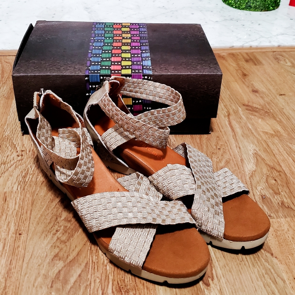 NEW IN BOX Bernie Mev Shoes - Honesty Style - Light Gold - Size 11.5 (42) - NIB